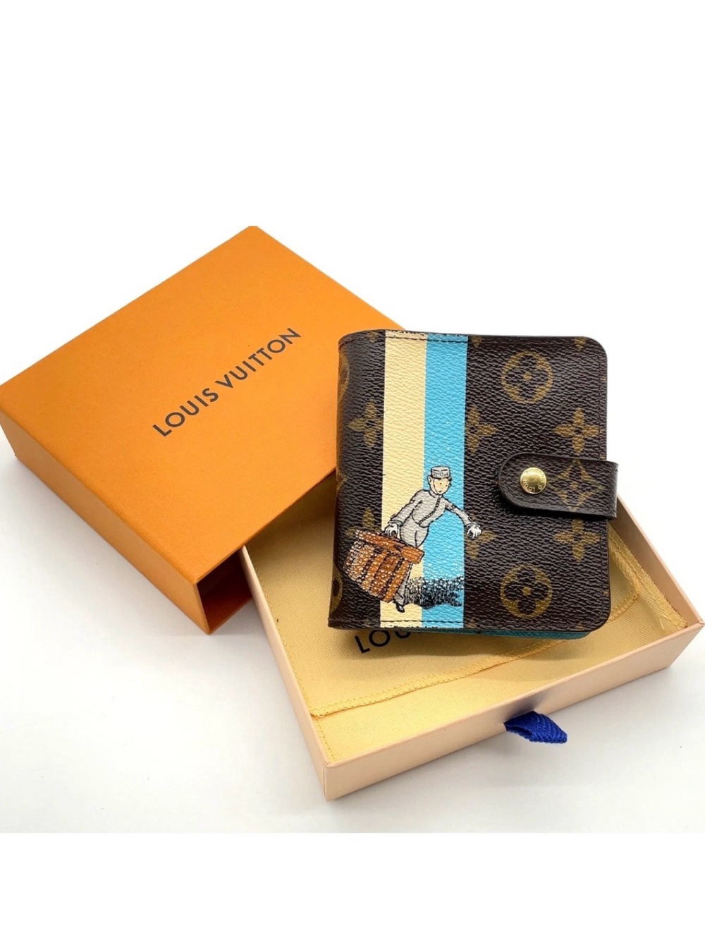 Louis Vuitton Light Blue Textured Leather Wallet Interior